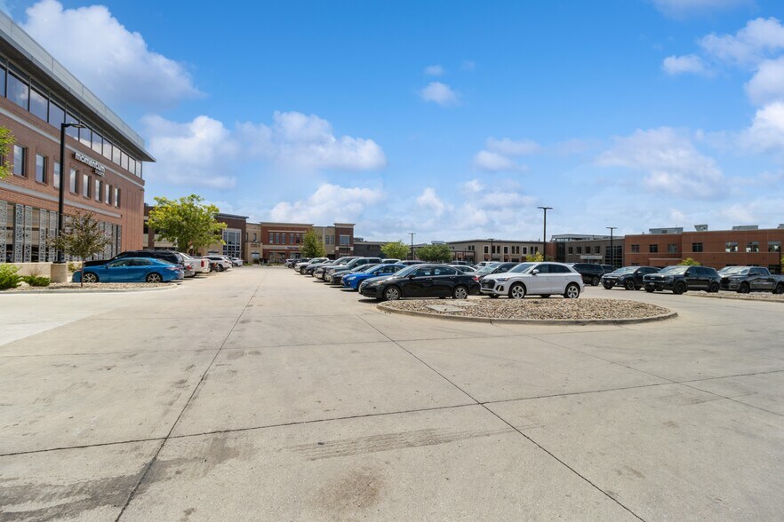 More Photos Of 1465 SW Park Square Dr, Ankeny Office For Lease