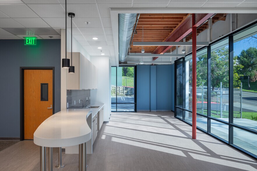 More Photos Of 2651 La Mirada Dr, Vista Light Manufacturing For Sale