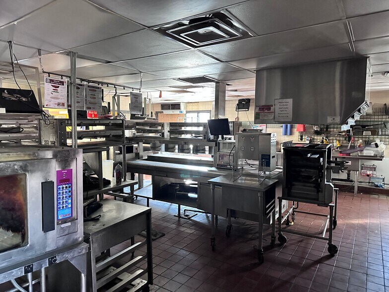 More Photos Of 379 S Lovekin Blvd, Blythe Fast Food For Sale