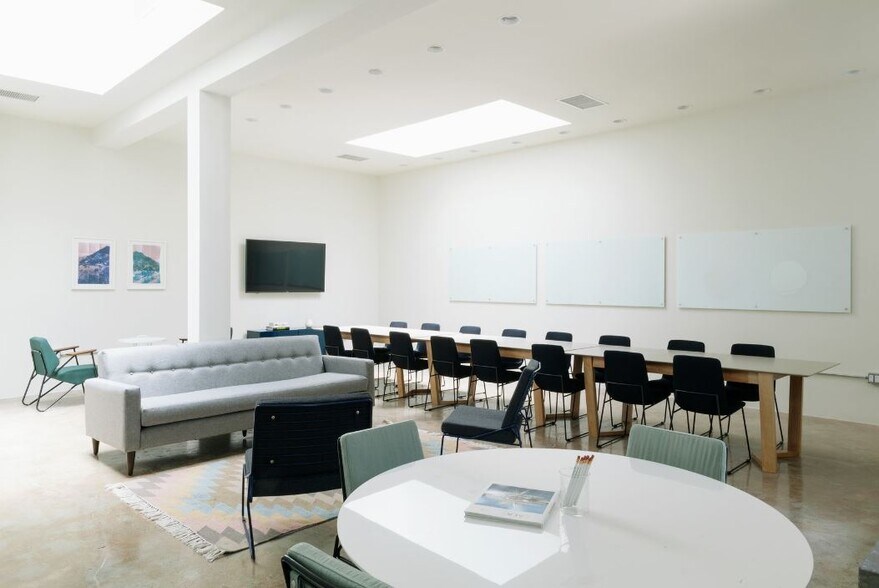 More Photos Of 310-312 Venice Way, Venice Loft Creative Space For Lease