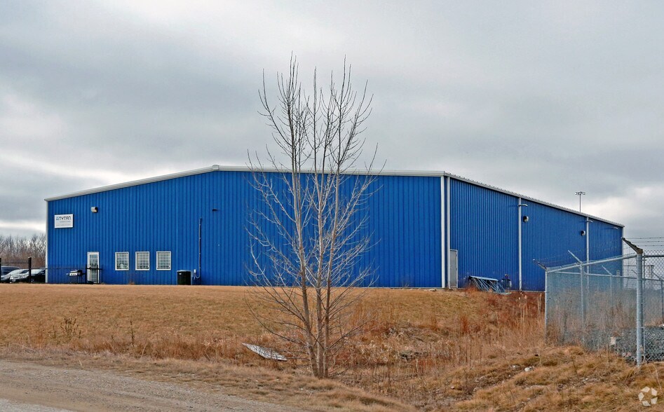 More Photos Of 9 Winer Rd, Puslinch Warehouse For Sale