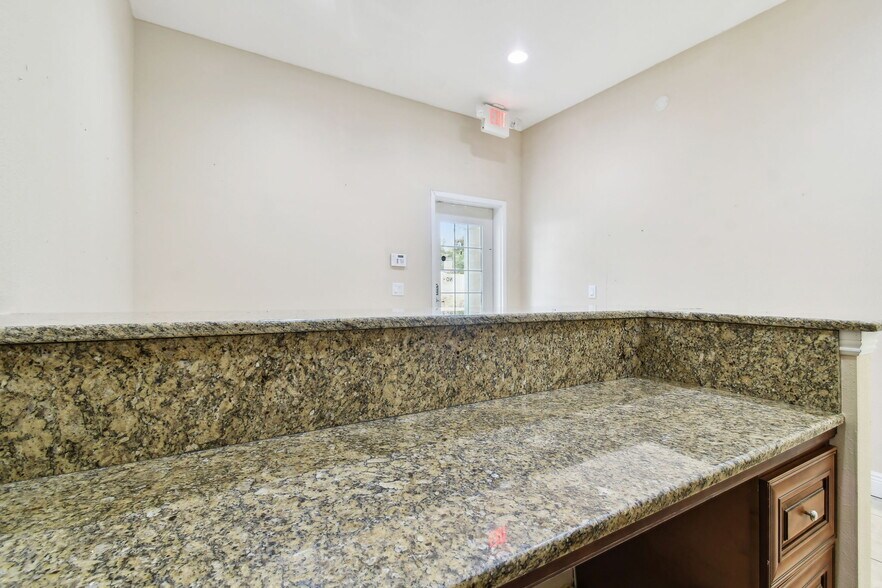 More Photos Of 9416-9418 Balm Riverview Rd, Riverview Medical For Sale