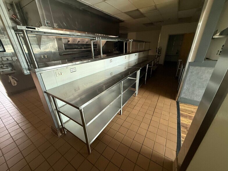 More Photos Of 4045-4055 Tyrone Blvd, Saint Petersburg Unknown For Lease