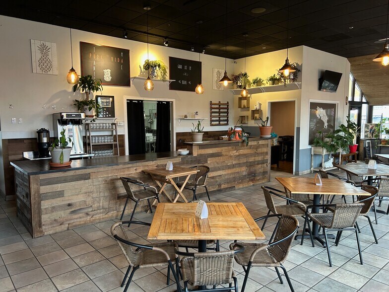 More Photos Of 4150-4154 W Broadway, Golden Valley Storefront For Sale