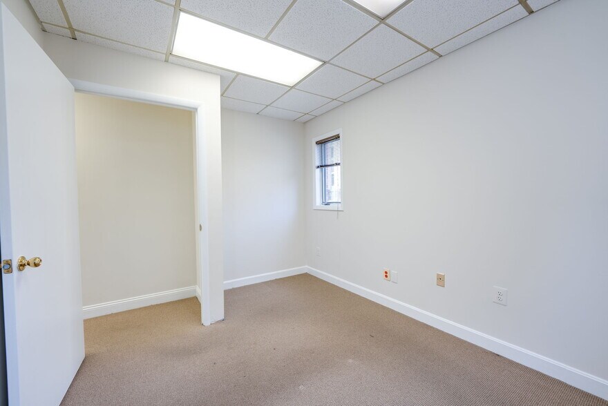 More Photos Of 8303 Arlington Blvd, Fairfax Medical For Sale