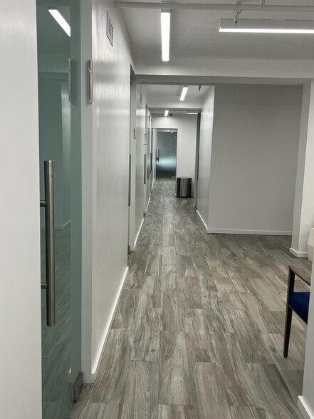 More Photos Of 39 NE 1st Ave, Miami Storefront Retail Office For Lease