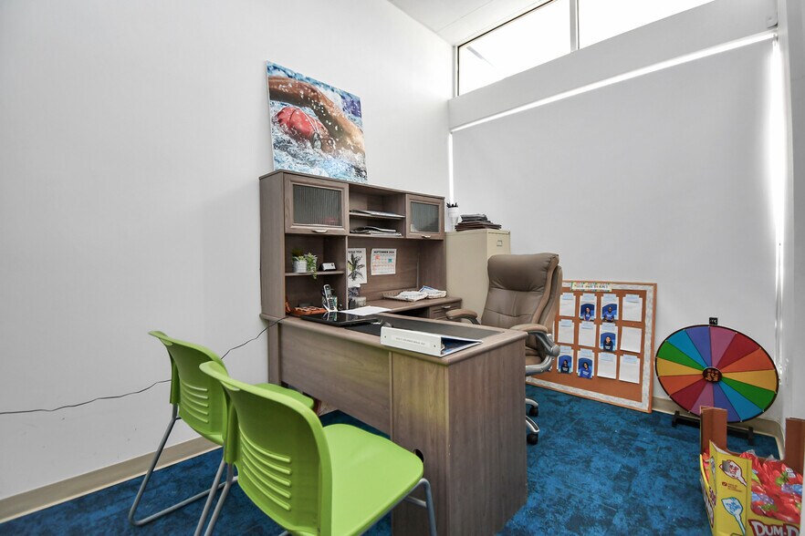 More Photos Of 10423 N Sam Houston Pky E, Humble Sports And Entertainment For Sale