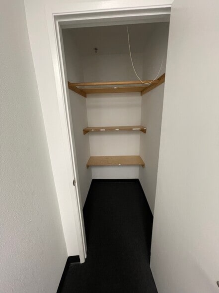 More Photos Of 19428-19434 Business Center Dr, Northridge Warehouse For Lease