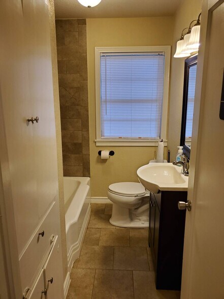 More Photos Of 5605 George Bush Dr, Katy Medical For Lease