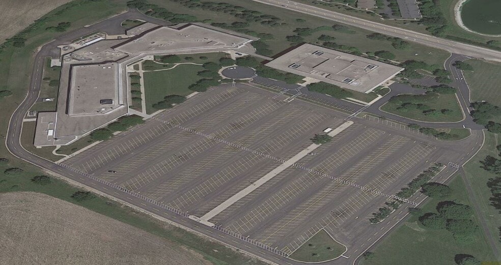 Primary Photo Of 32650 N Wilson Rd, Round Lake Flex For Sale