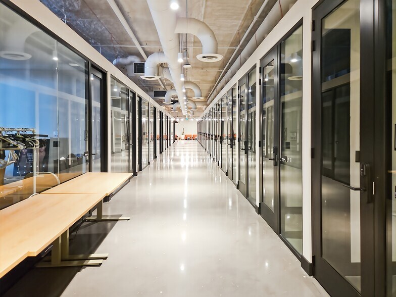 More Photos Of 200 W Monroe St, Phoenix Coworking Space