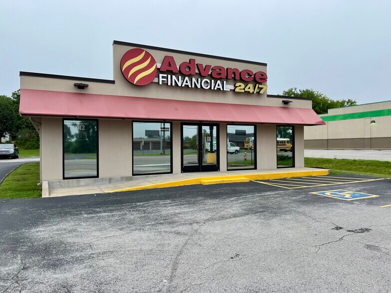 More Photos Of 712 S Broadway St, Portland Garden Center For Lease