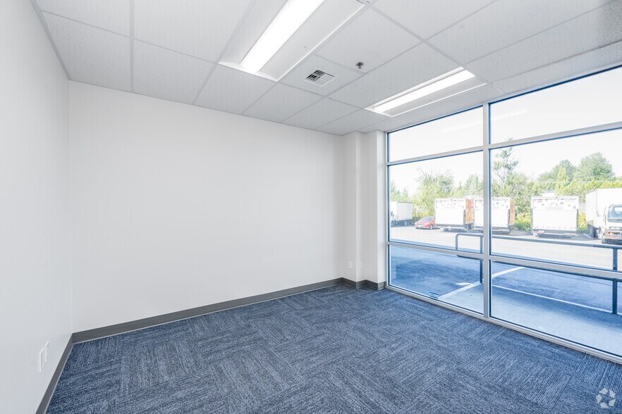 More Photos Of 8226 S 208th St, Kent Unknown For Lease