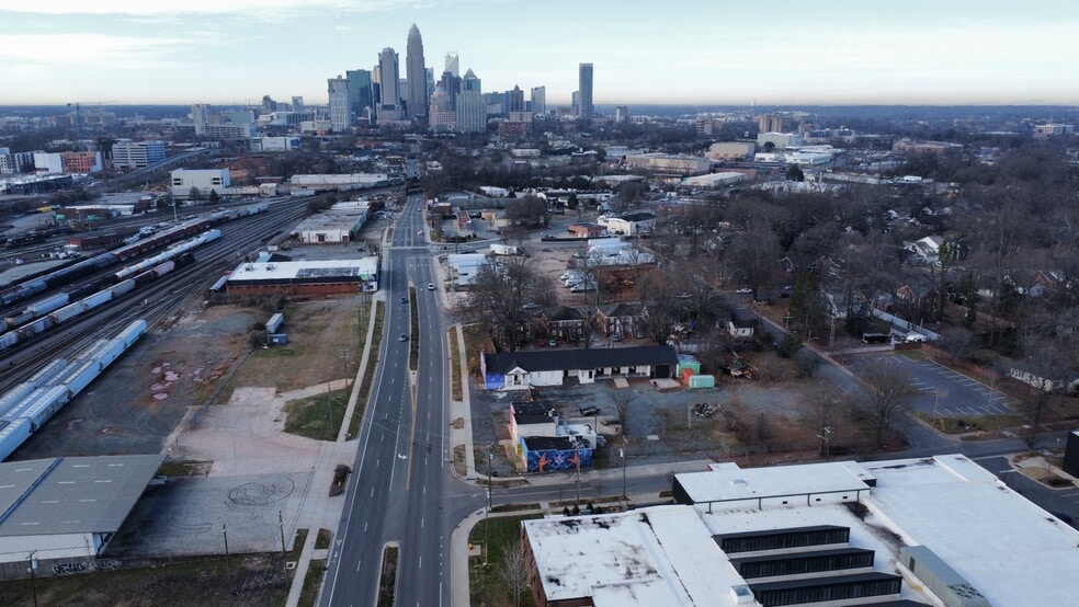 More Photos Of 1725 N Tryon St N, Charlotte Freestanding For Sale