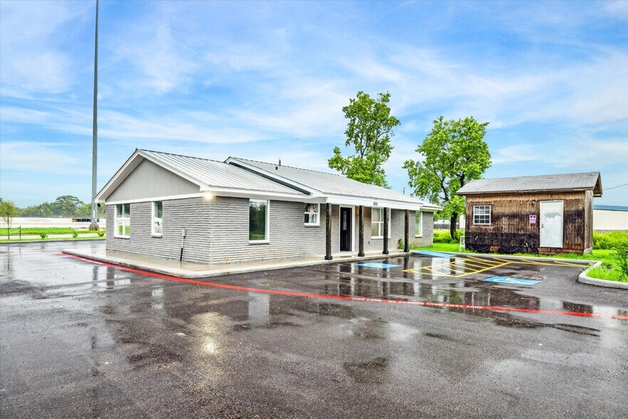 More Photos Of 28011 High Meadow Rd, Tomball Office Residential For Lease