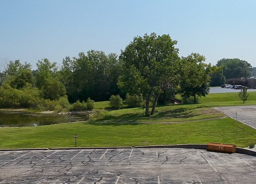 More Photos Of 7115 Windsor Lake Pky, Loves Park Office For Lease