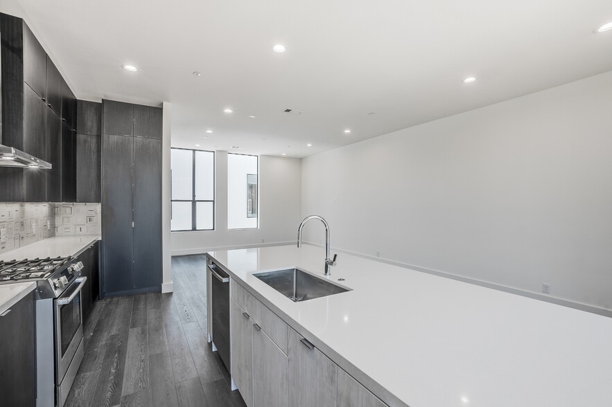 More Photos Of 4322 Roseland Ave, Dallas Apartments For Sale