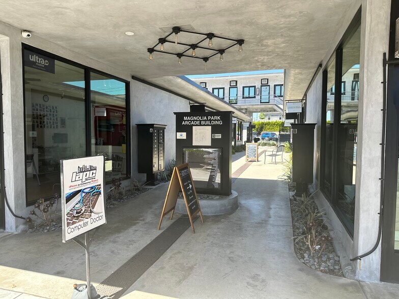 More Photos Of 3601-3609 1/2 W Magnolia Blvd, Burbank Storefront Retail Office For Lease