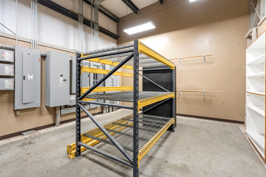 More Photos Of 275 Larcel Dr, Sikeston Flex For Lease