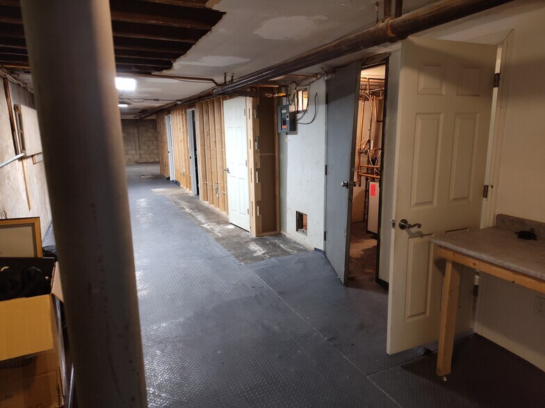 More Photos Of 474 Queen St W, Toronto Storefront Retail Office For Lease