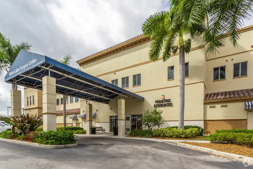 More Photos Of 15501-15519 NW 67th Ave, Miami Lakes General Retail For Lease