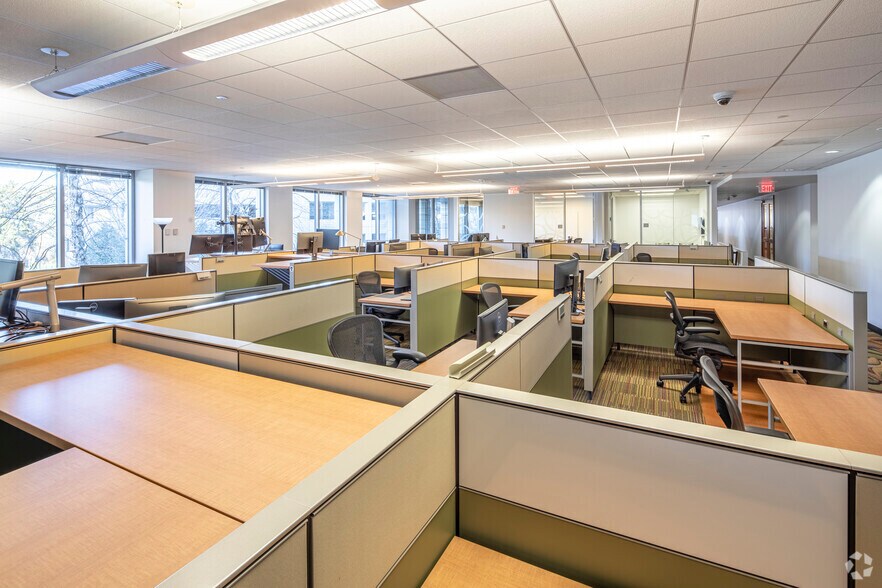 More Photos Of 2550 Wasser Ter, Herndon Office For Sale