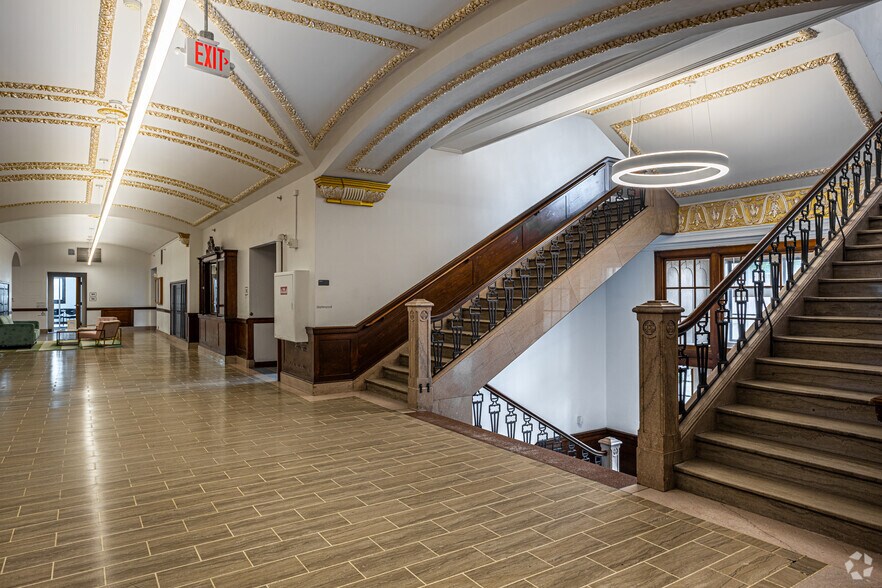 More Photos Of 300 E 39th St, Kansas City Office For Lease