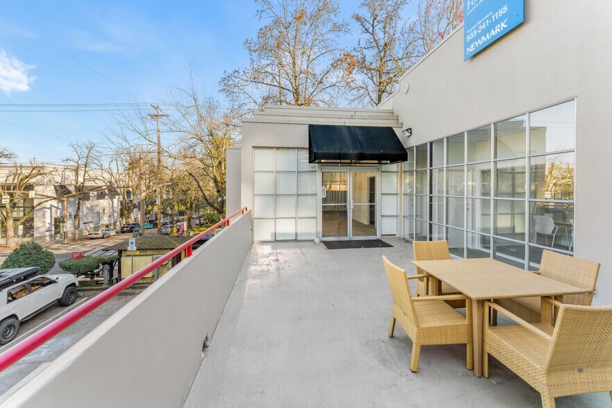 More Photos Of 2310 NW Everett St, Portland Office For Lease