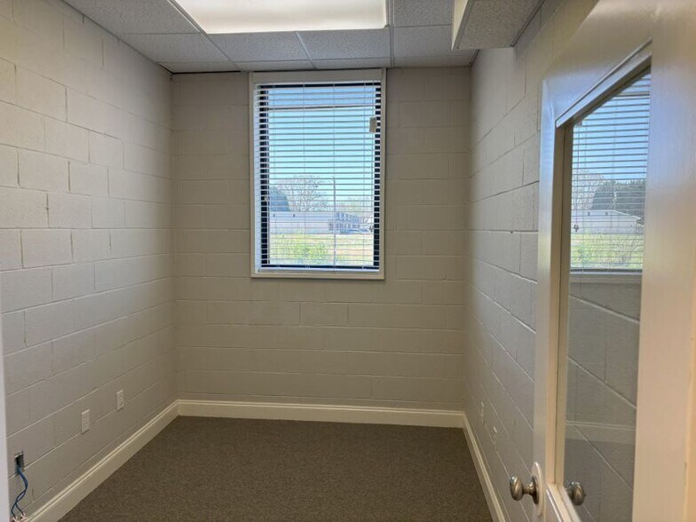 More Photos Of 3220 Wade Hampton Blvd, Taylors Office Residential For Lease