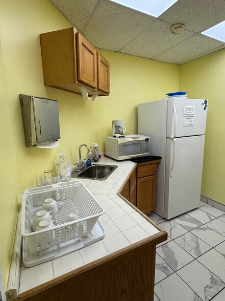 More Photos Of 6515 Clinton Hwy, Knoxville Office For Sale