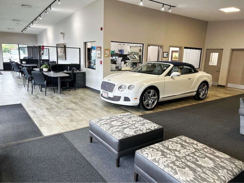 More Photos Of 19915 S La Grange Rd, Frankfort Auto Dealership For Lease