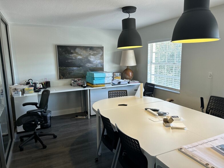 More Photos Of 4802-4942 W Gandy Blvd, Tampa Business Park For Lease