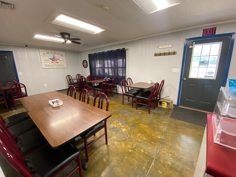 More Photos Of 215 S Washington Ave, Walnut Grove Restaurant For Sale