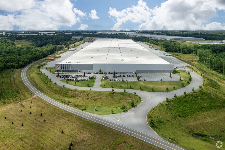 More Photos Of 578 Robinson Rd, Greer Distribution For Lease