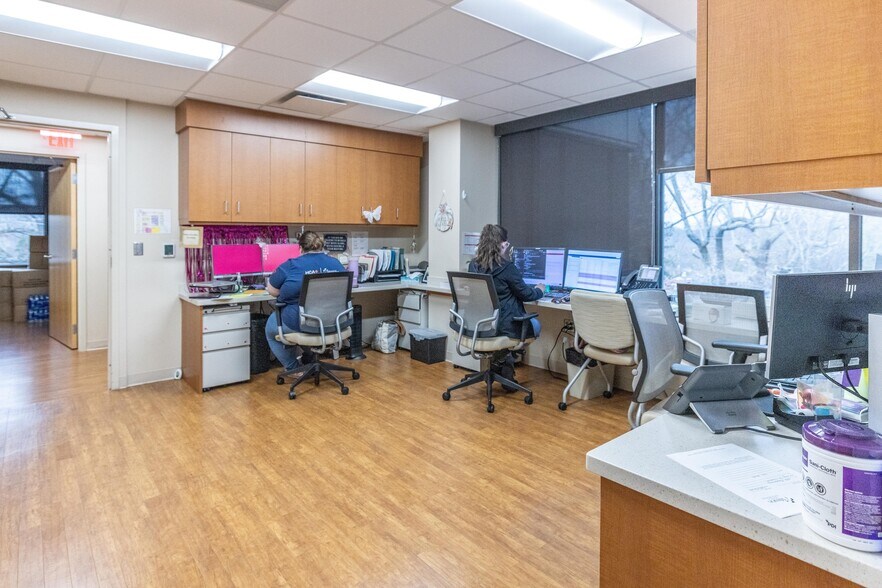 More Photos Of 41 Oakland Rd, Asheville Medical For Sale