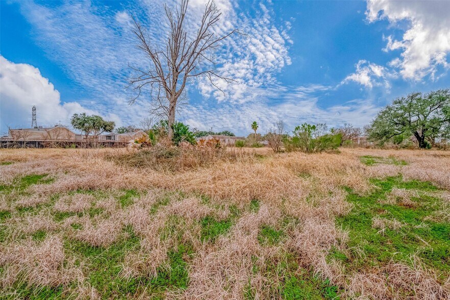 More Photos Of 10403 Forum Park Dr, Houston Land For Sale