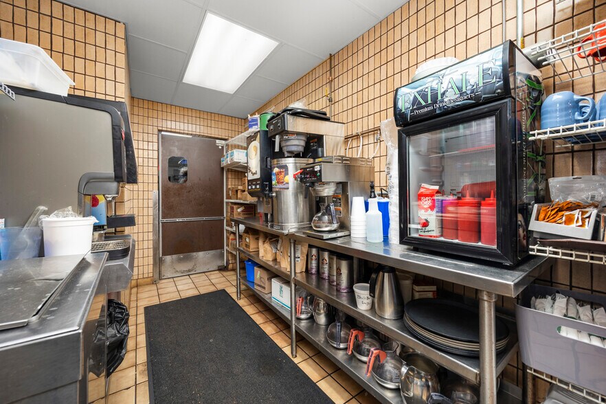 More Photos Of 4415 Liberty Ave, Vermilion General Retail For Sale