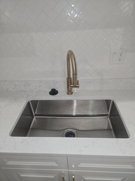 More Photos Of 2122 N Pine St, Wilmington Apartments For Sale