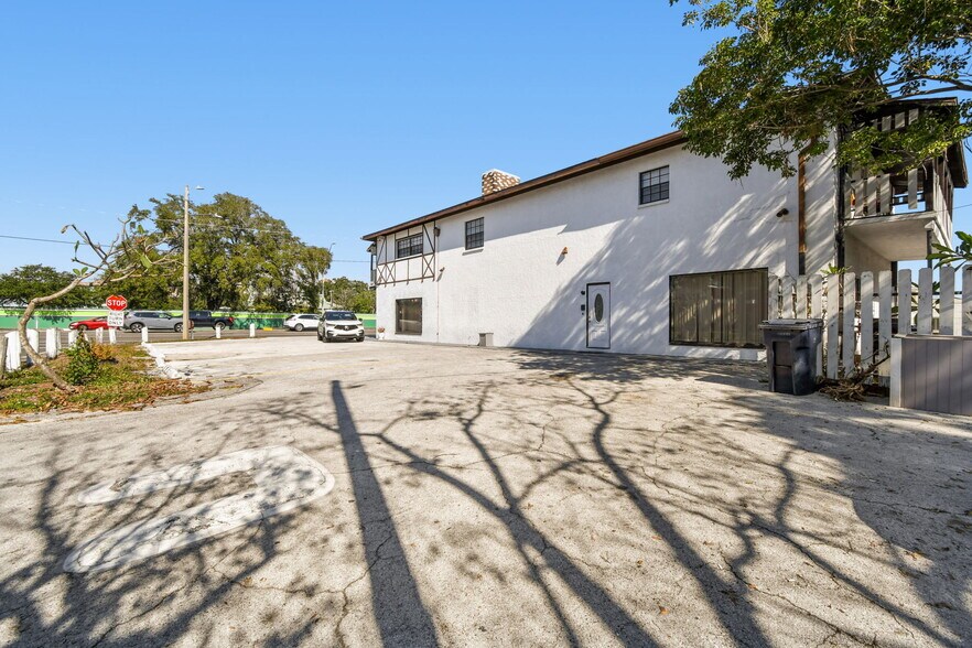 More Photos Of 3601 E Busch Blvd, Tampa Storefront Retail Office For Lease