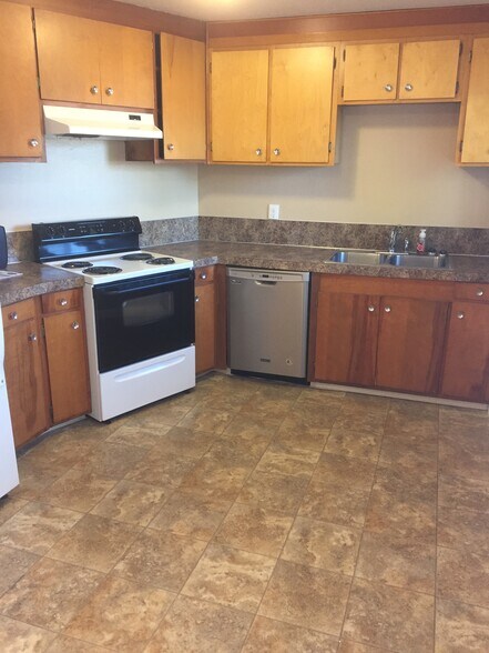 More Photos Of 271 Clay St E, Monmouth Apartments For Sale