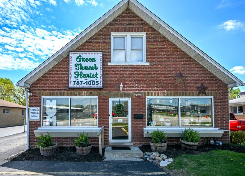 More Photos Of 310 W Irving Park Rd, Wood Dale General Retail For Sale