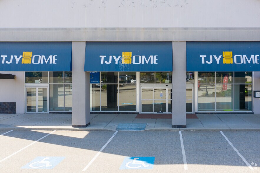 More Photos Of 12551 Bridgeport Rd, Richmond Freestanding For Lease