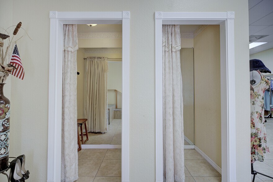 More Photos Of 5142 Schumacher Rd, Sebring General Retail For Sale