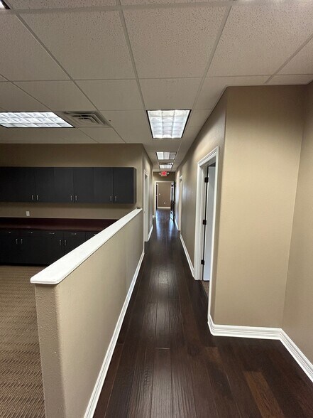 More Photos Of 231 N Twin City Hwy, Nederland Office For Sale