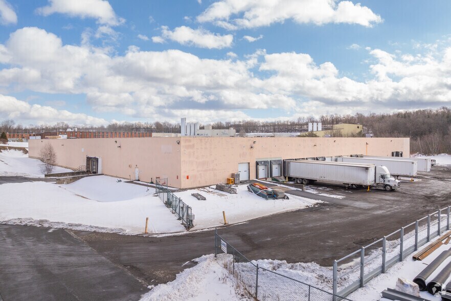 More Photos Of 10 Schultz Drive, Delano Warehouse For Lease