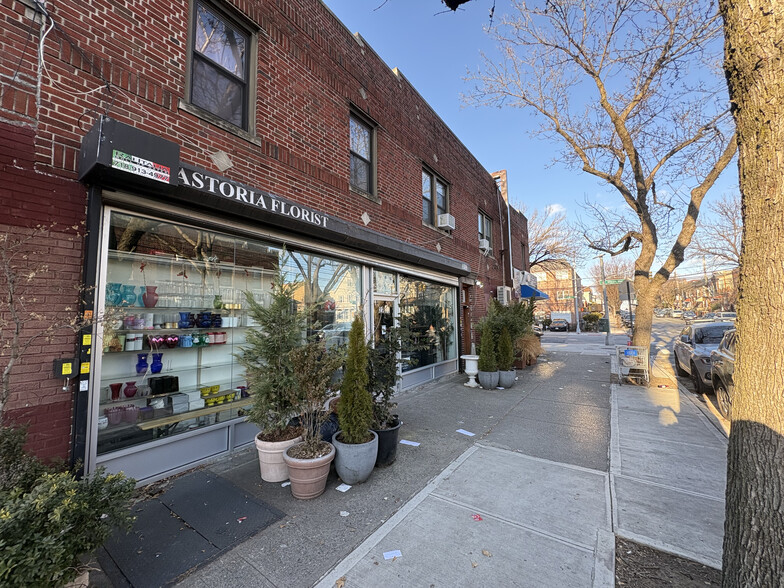 Primary Photo Of 2208 42nd St, Astoria General Retail For Lease