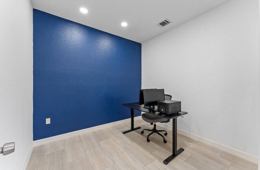 More Photos Of 2711 North Fwy, Houston Medical For Sale