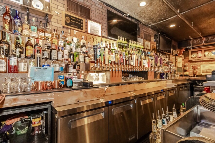 More Photos Of 536 4th St, Bremerton Storefront For Sale