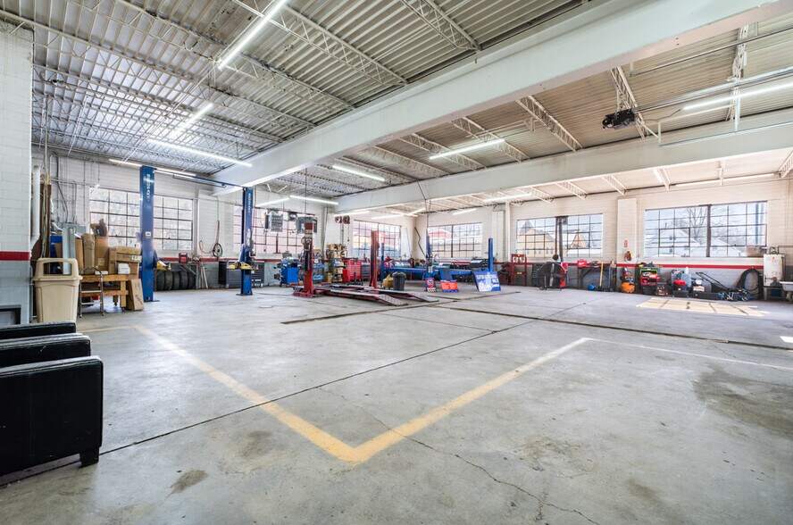 More Photos Of 208 E Lincoln Way, Lisbon Auto Repair For Sale