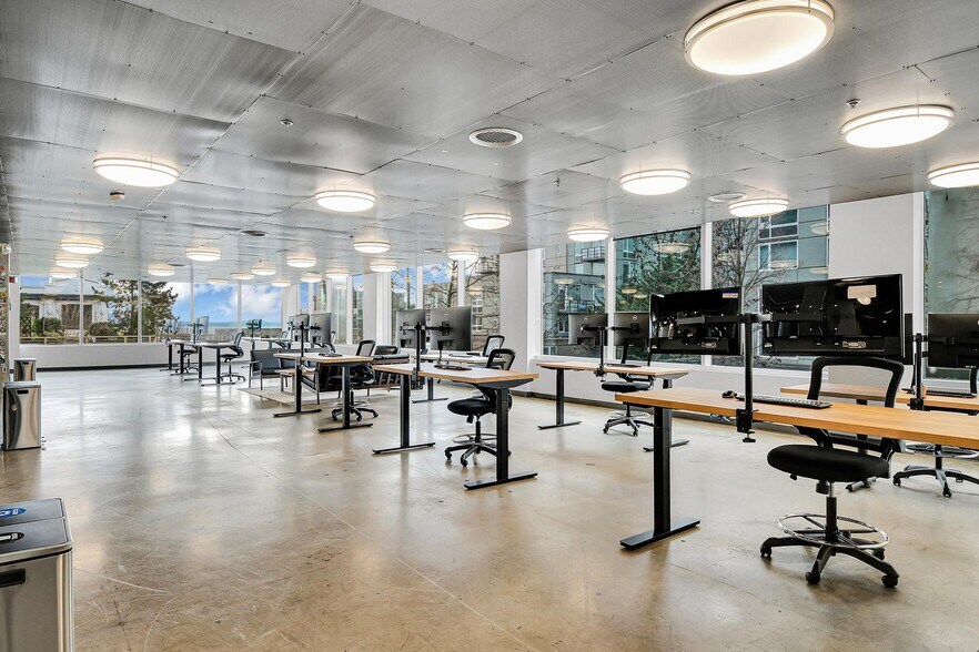 More Photos Of 2727 Western Ave, Seattle Loft Creative Space For Lease